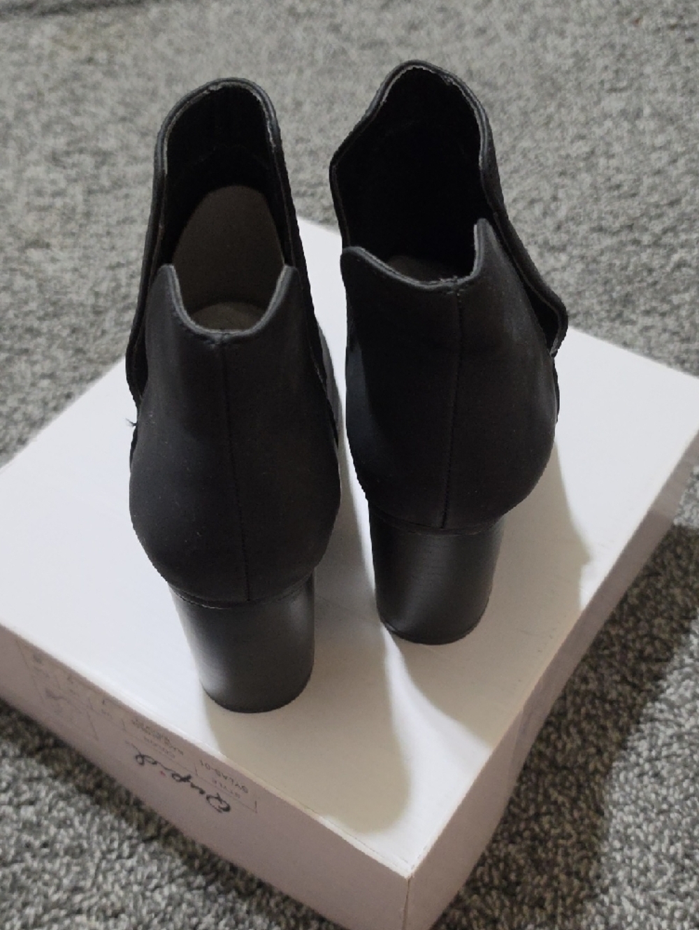 NWT Qupid Black V-Cut Ankle Booties with Block Heel - Picture 5 of 5